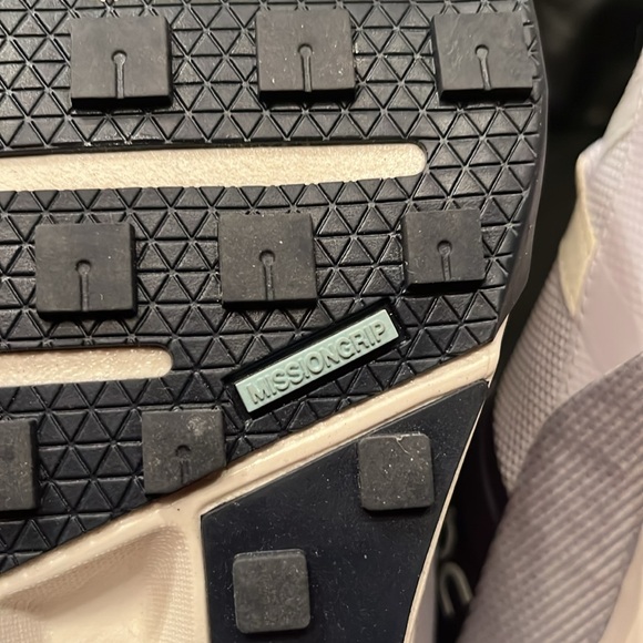 Brand new cloud horizon, lavender/ivory tennis shoes - Picture 10 of 15